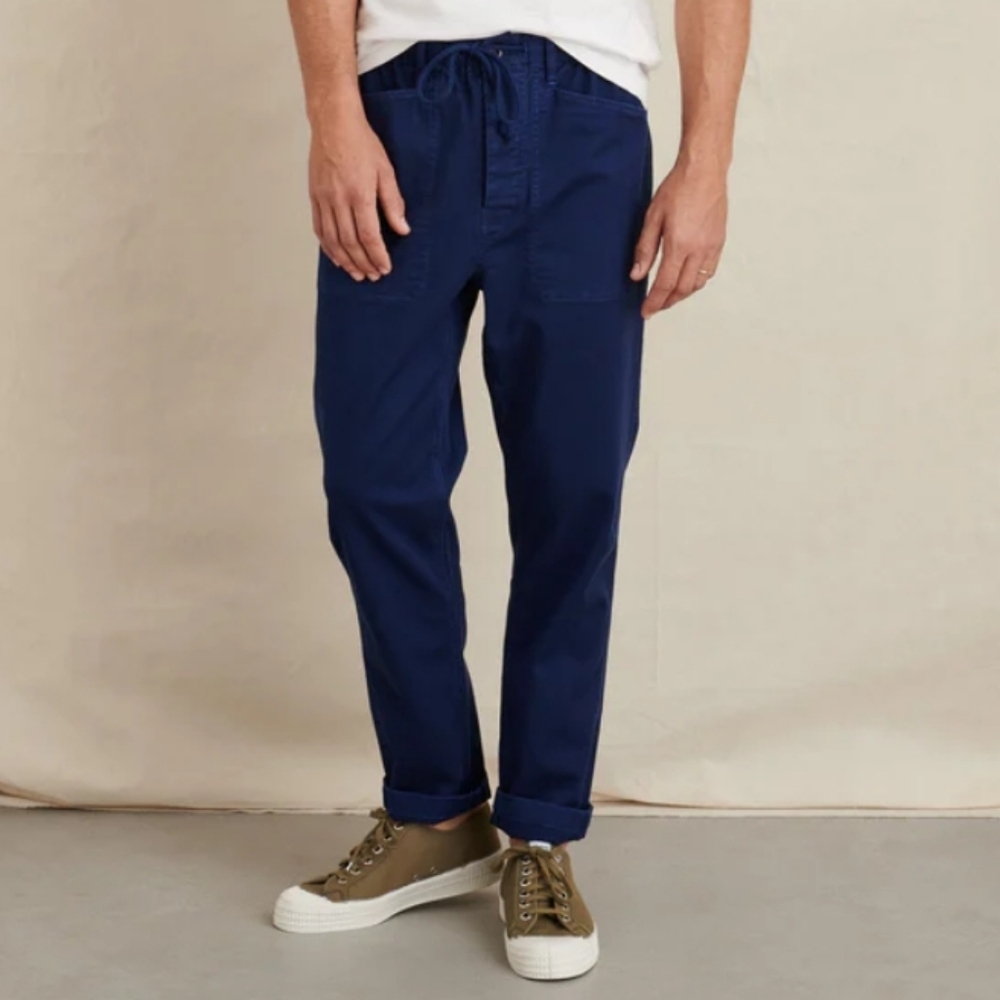 Alex Mill Tech Nylon Pull On Button Fly Pleated Pant in Dark Navy